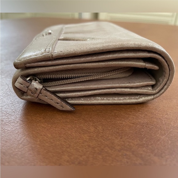 Coach sparkly leather wallet. - Picture 3 of 12